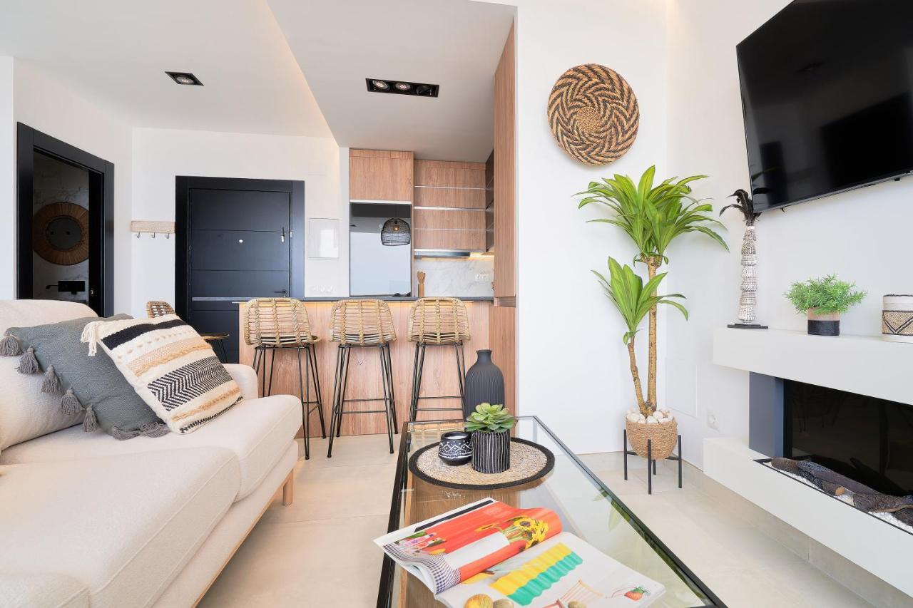 Pura Vida Luxury Apartment With Jacuzzi Torremolinos Exterior photo